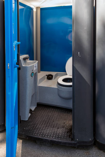 Porta potty delivery and setup in Paris, TX