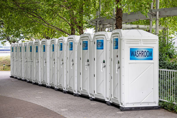 Best Portable restroom trailer rental  in Paris, TX